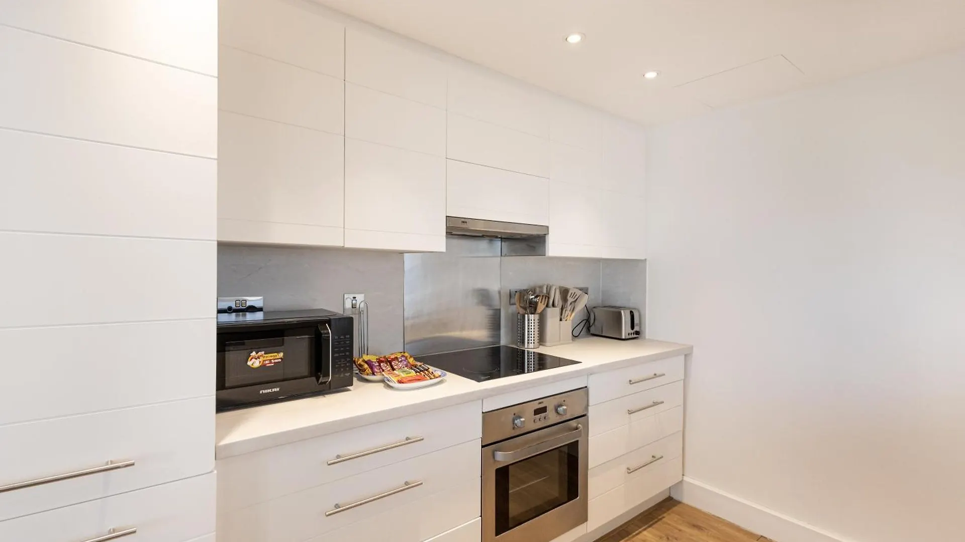 Stylish & Upgraded 2Br Apartment Near Dubai Mall - Allsopp & Allsopp