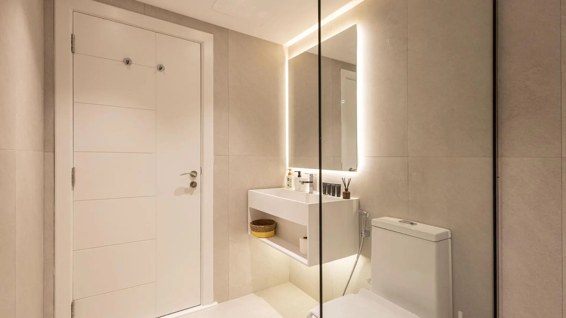 Stylish & Upgraded 2Br Apartment Near Dubai Mall - Allsopp & Allsopp 0*,  アラブ首長国連邦