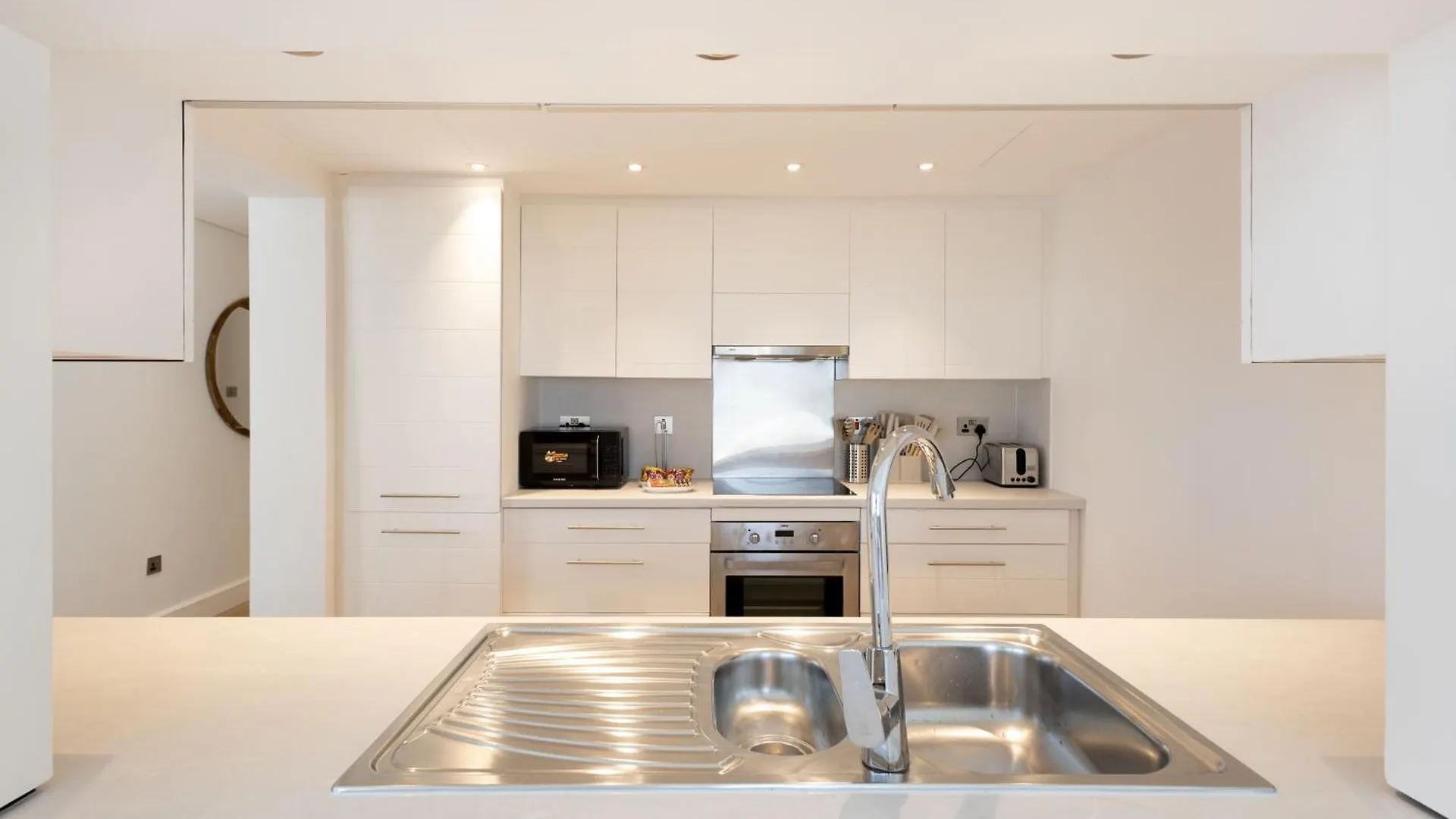 Stylish & Upgraded 2Br Apartment Near Dubai Mall - Allsopp & Allsopp アラブ首長国連邦