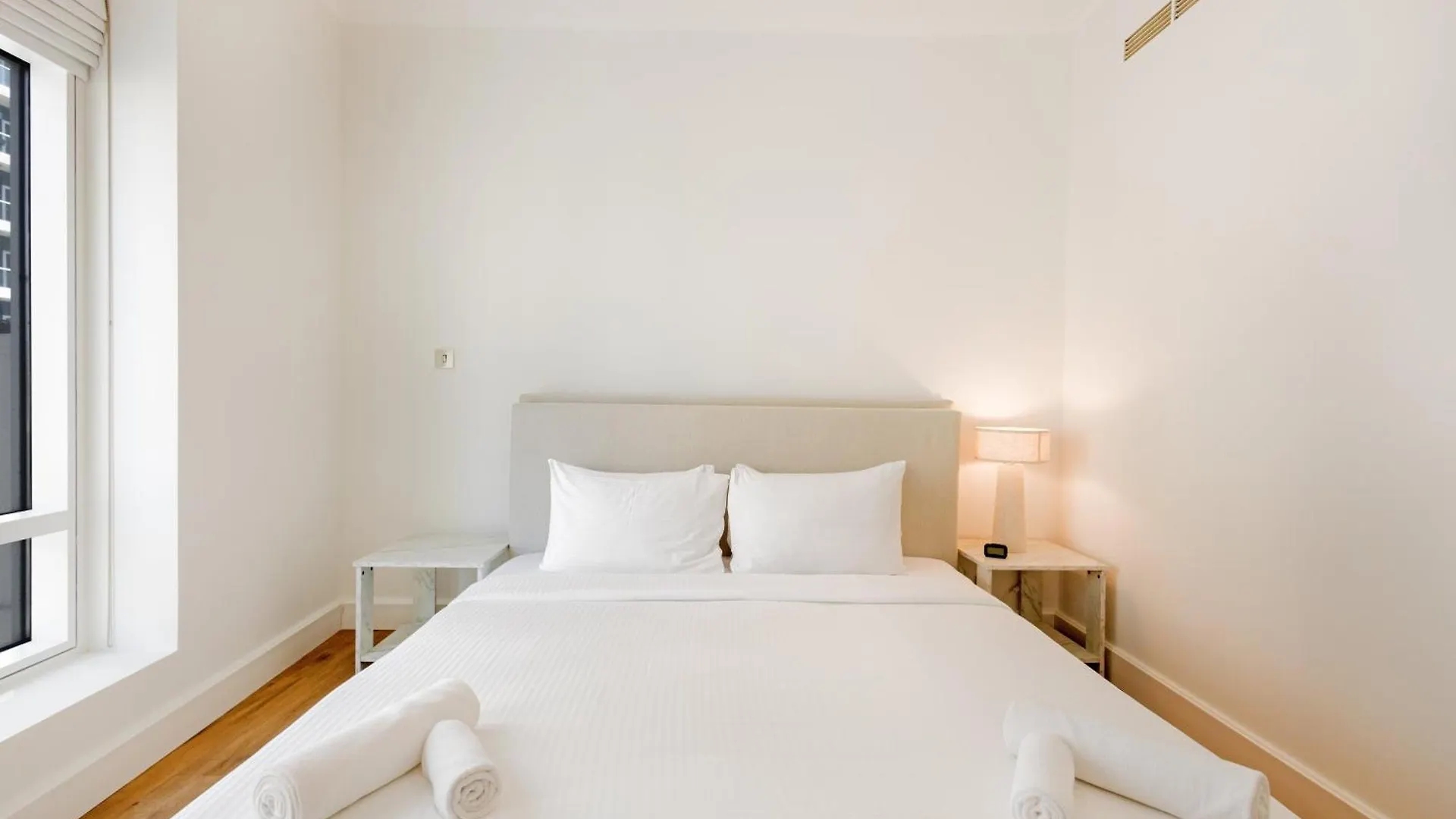 Stylish & Upgraded 2Br Apartment Near Dubai Mall - Allsopp & Allsopp